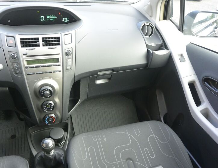 Toyota Yaris 14
