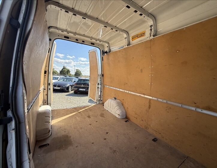 Ford Transit 19