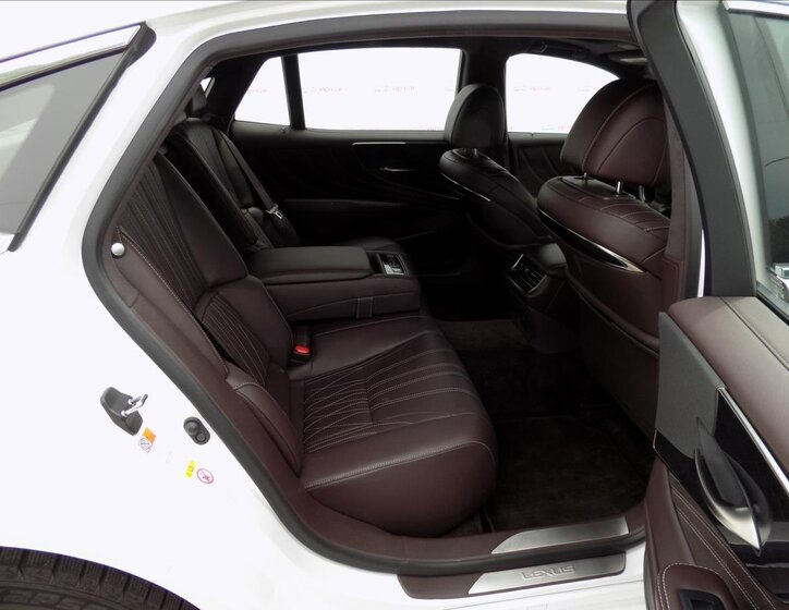 Lexus LS 500 17