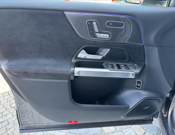 Mercedes-Benz GLB 4
