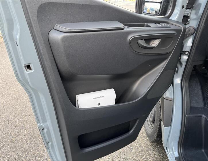 Mercedes-Benz Sprinter 9