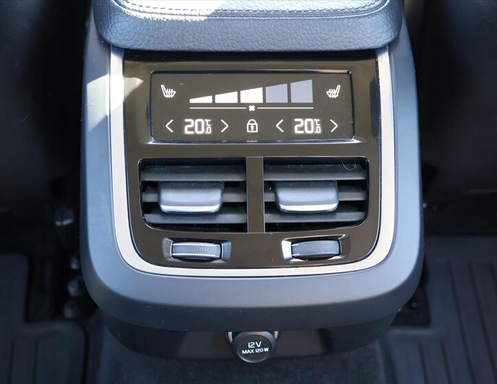 Volvo S90 25