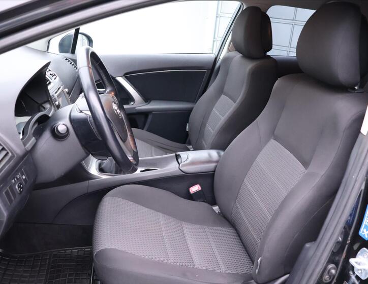 Toyota Avensis 11