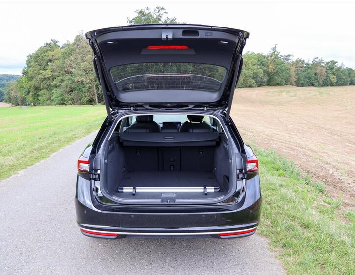 Škoda Superb 9