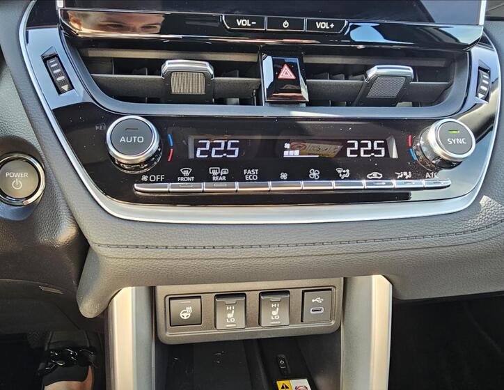 Toyota Corolla Cross 8