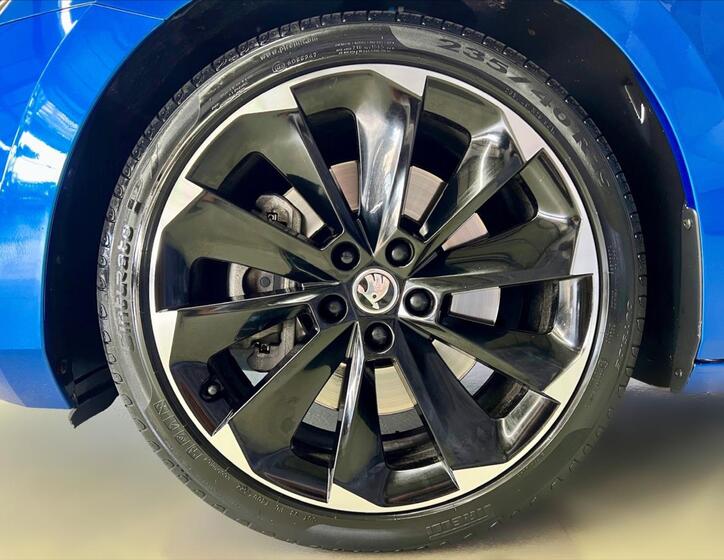 Škoda Superb 9