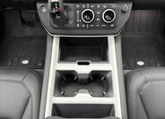 Land Rover Defender 19