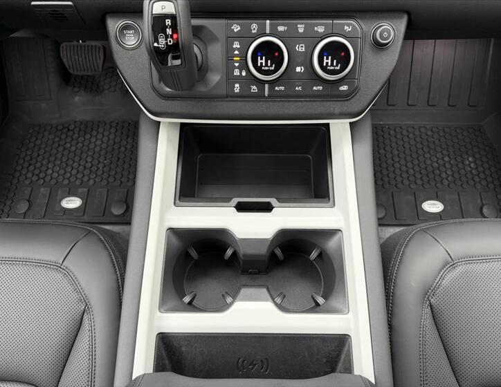 Land Rover Defender 19