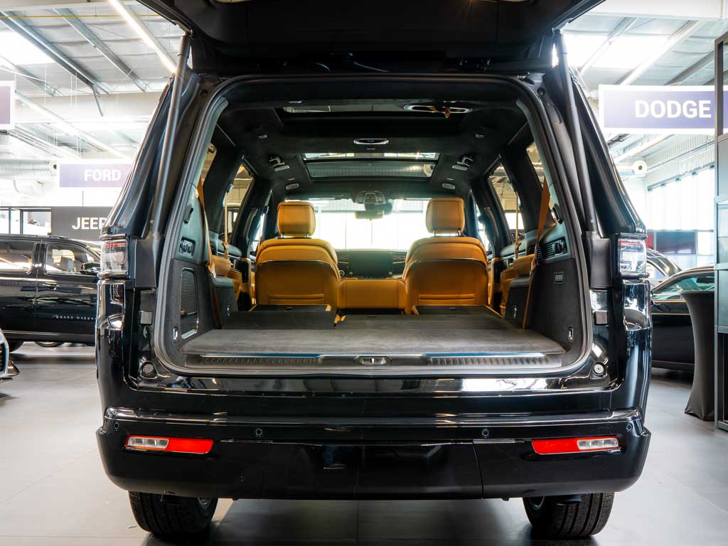 Jeep Grand Wagoneer