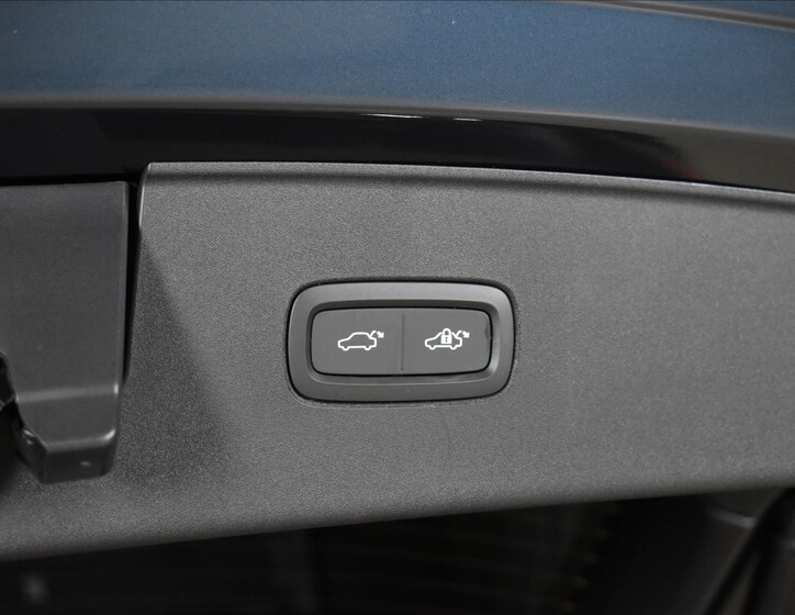 Volvo EX90 31