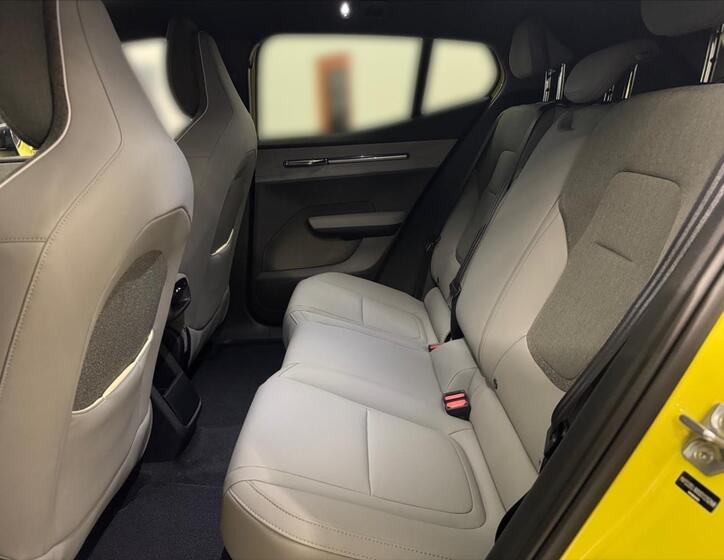 Volvo EX30 11