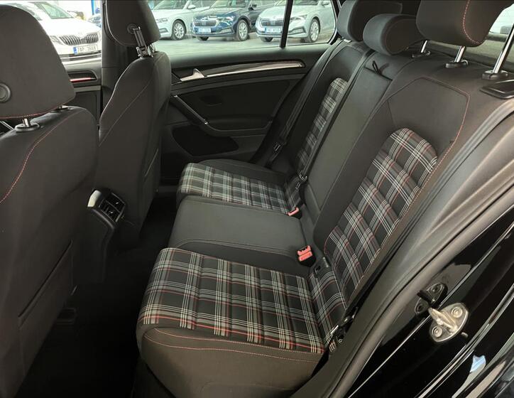 Volkswagen Golf 21