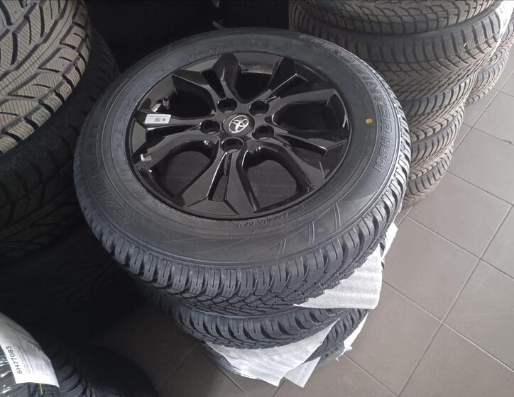 Toyota Yaris Cross 17