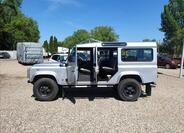Land Rover Defender 17