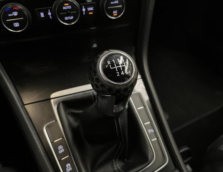 Volkswagen Golf 15