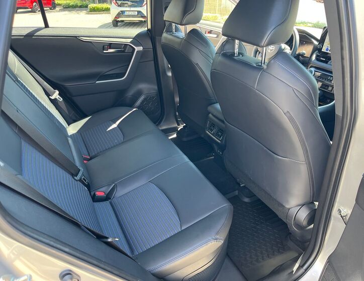 Toyota RAV4 16