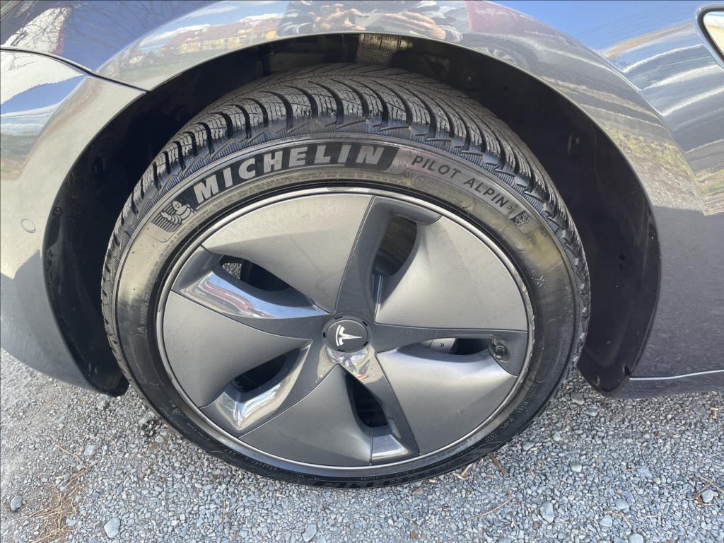 Tesla Model 3 37