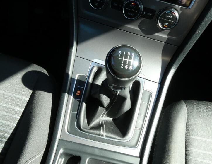 Volkswagen Golf 32