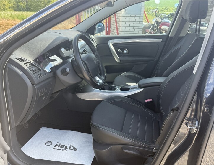 Renault Laguna 9