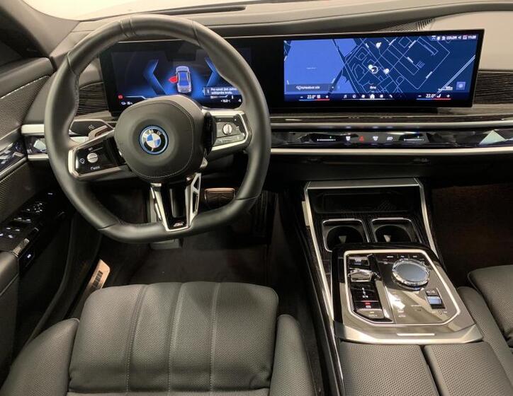 BMW i7 11