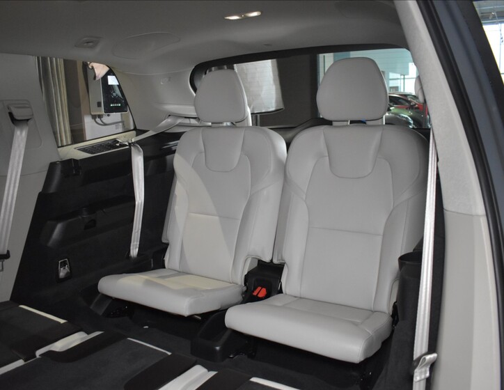 Volvo XC90 10