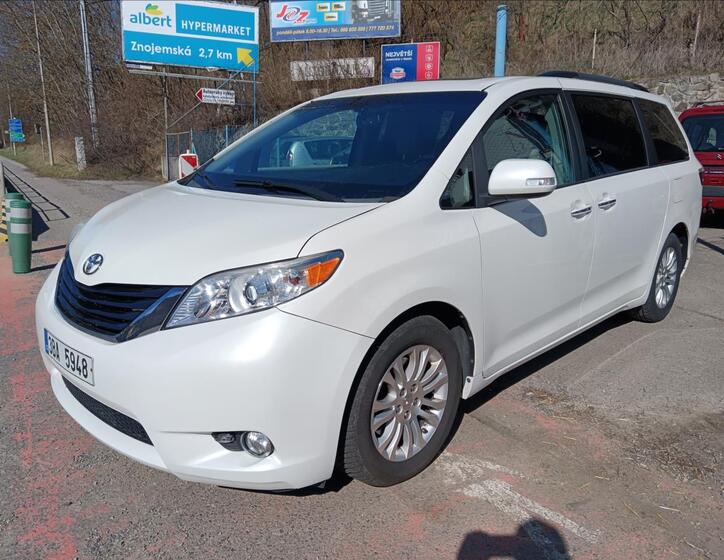 Toyota Sienna 4