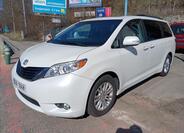 Toyota Sienna 4
