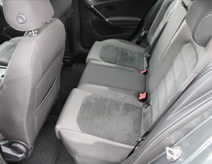 Volkswagen Golf 22