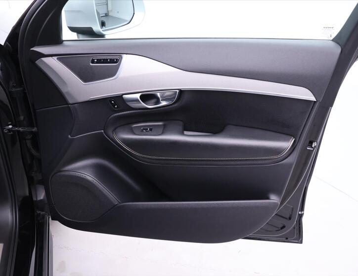 Volvo XC90 13