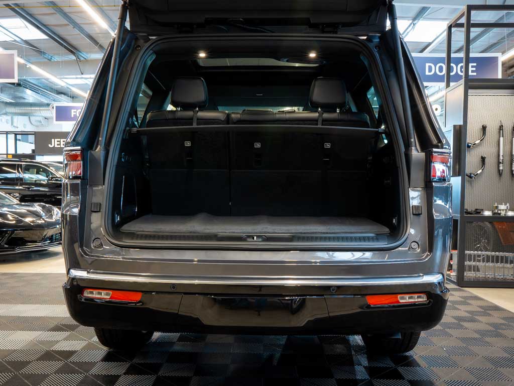 Jeep Wagoneer
