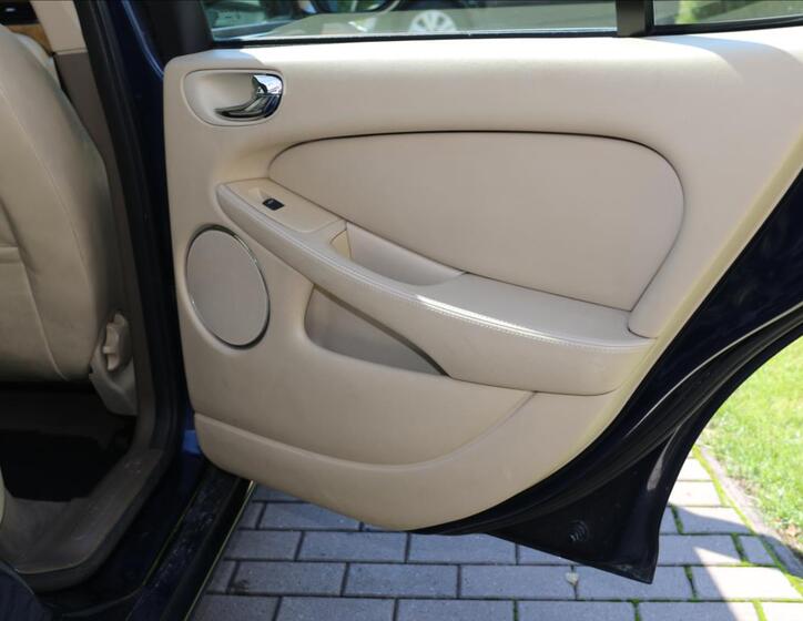 Jaguar X-Type 32