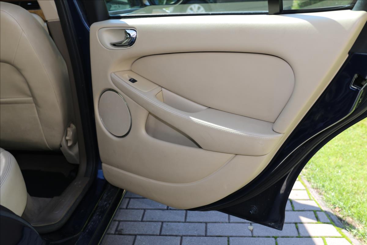 Jaguar X-Type