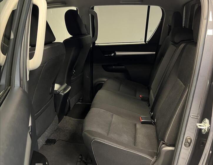 Toyota Hilux 8
