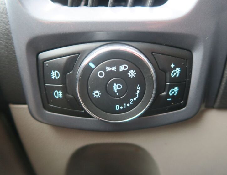 Ford Tourneo Custom 22