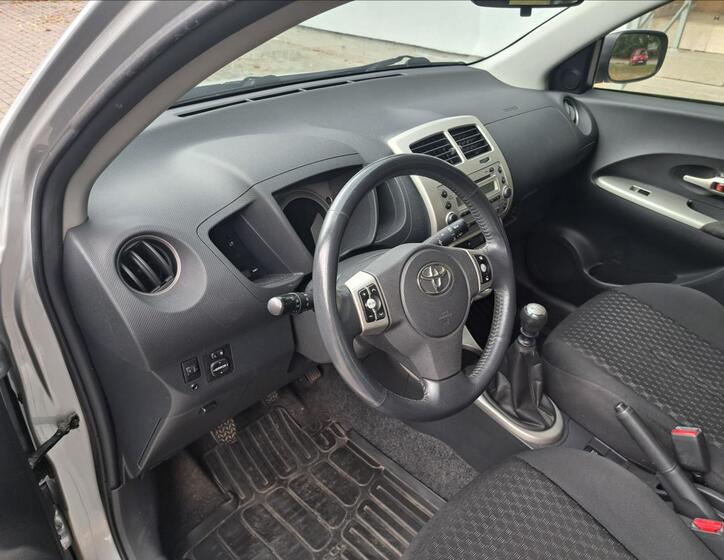 Toyota Urban Cruiser 18