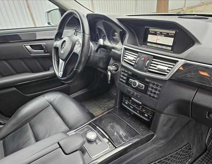 Mercedes-Benz Třídy E 30