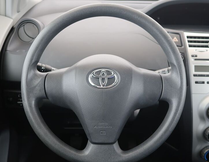 Toyota Yaris 16