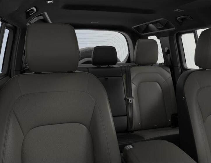 Land Rover Defender 7