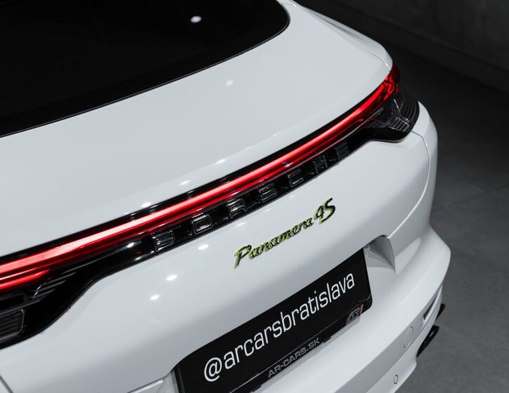 Porsche Panamera 34