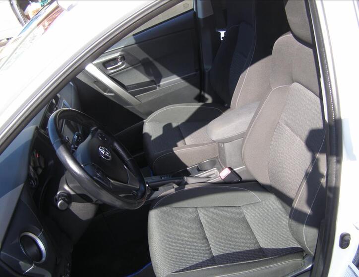 Toyota Auris 13