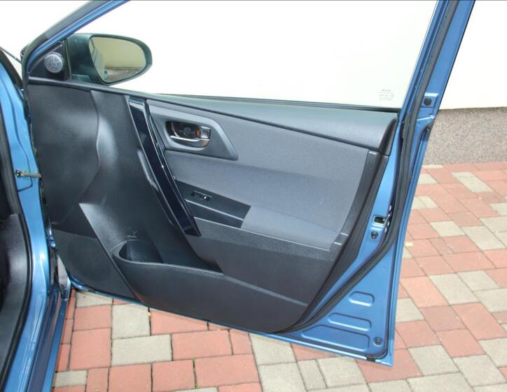 Toyota Auris 18