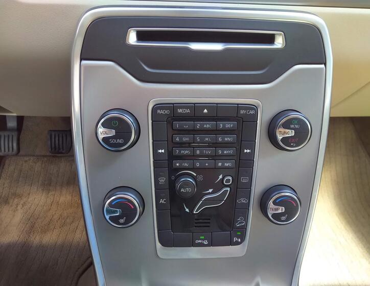 Volvo XC70 10