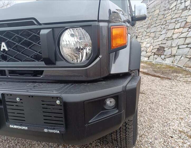 Toyota Land Cruiser 27