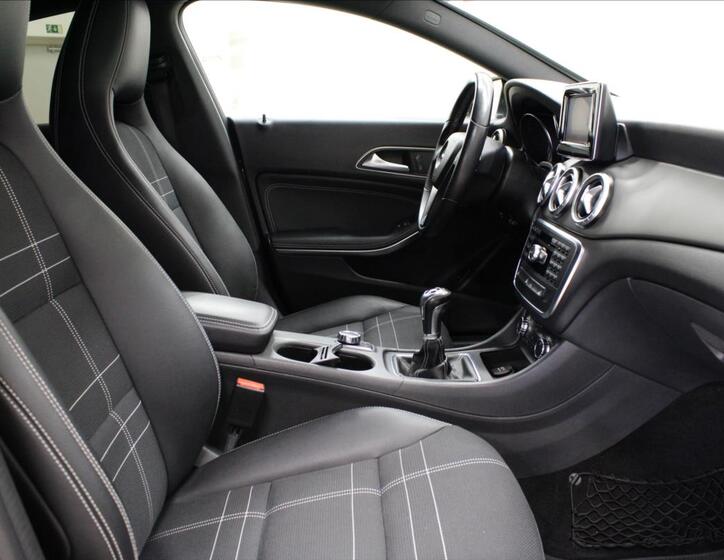 Mercedes-Benz CLA 12