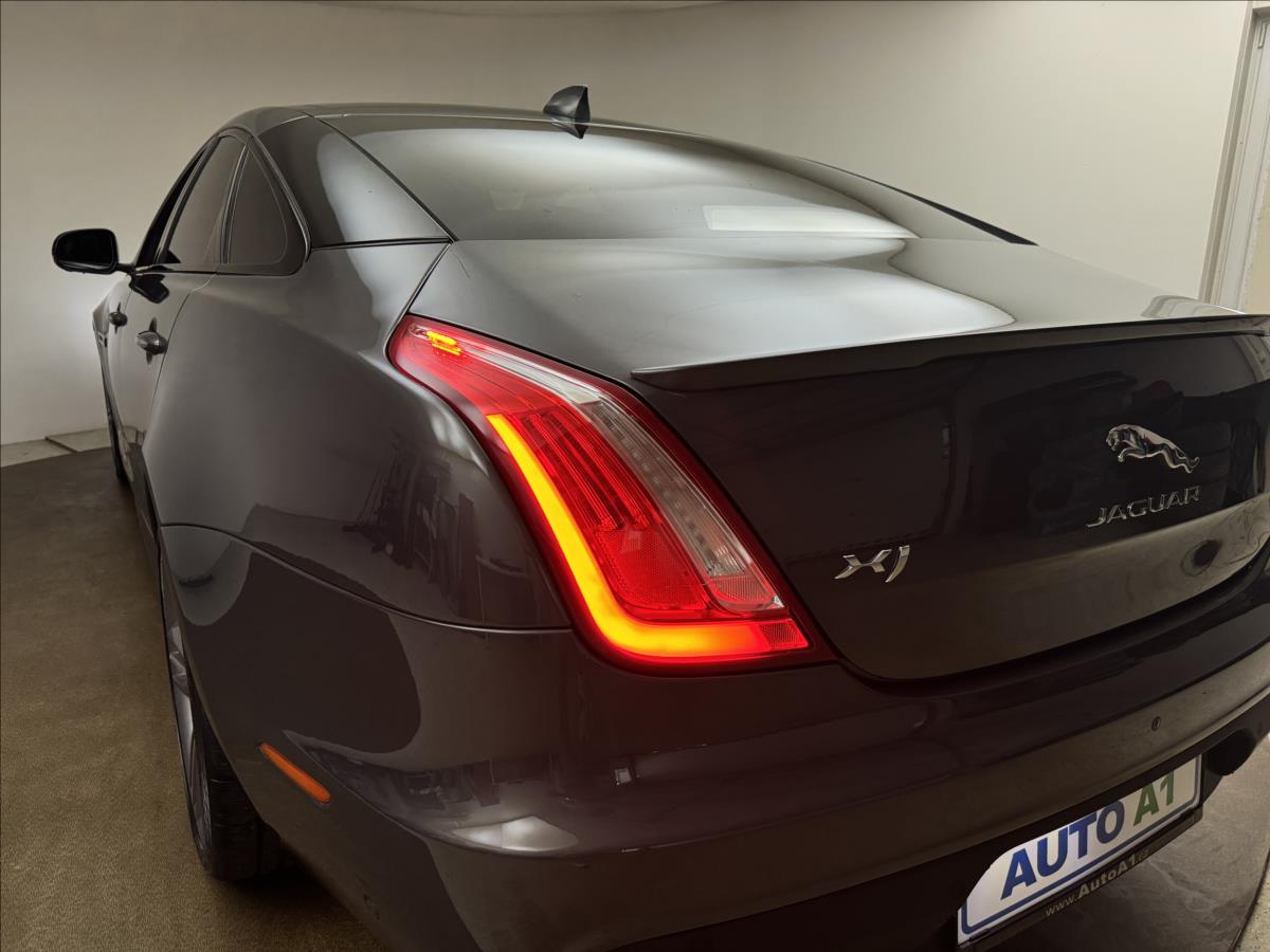 Jaguar XJ