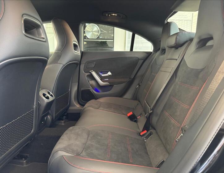 Mercedes-Benz CLA 4