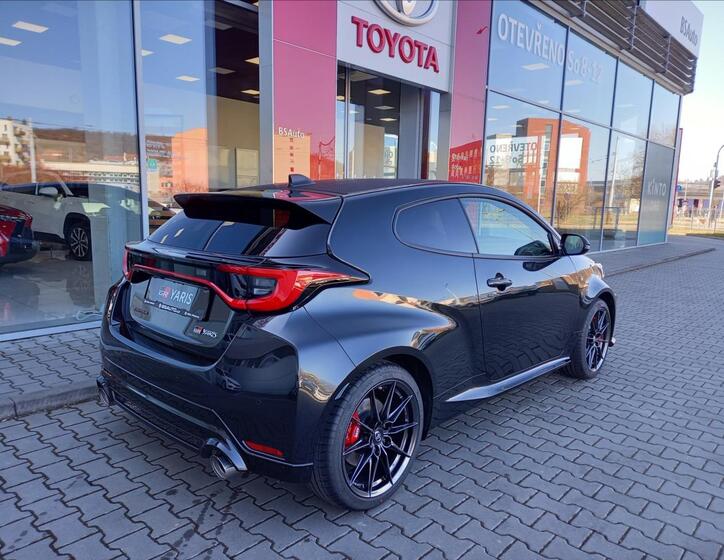 Toyota Yaris 4