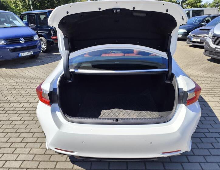 Lexus RC 300h 41