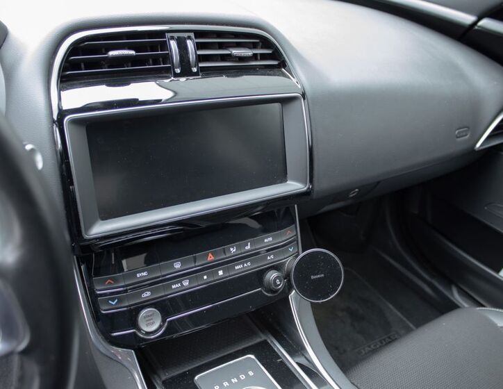 Jaguar XE 15