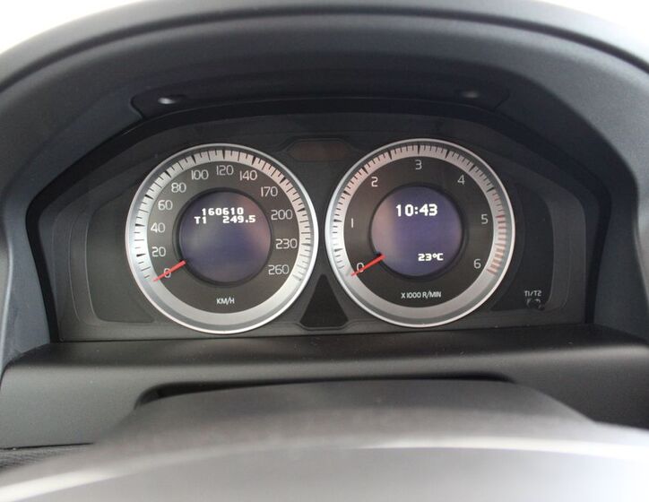Volvo XC60 8